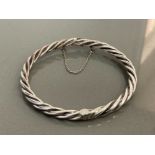 LADIES HOLLOW TWIST BANGLE COMPLETE WITH SAFETY CHAIN 11.5G