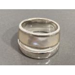 SILVER LADIES ORNATE RING SET WITH MOTHER OF PEARL STONE 9.7G