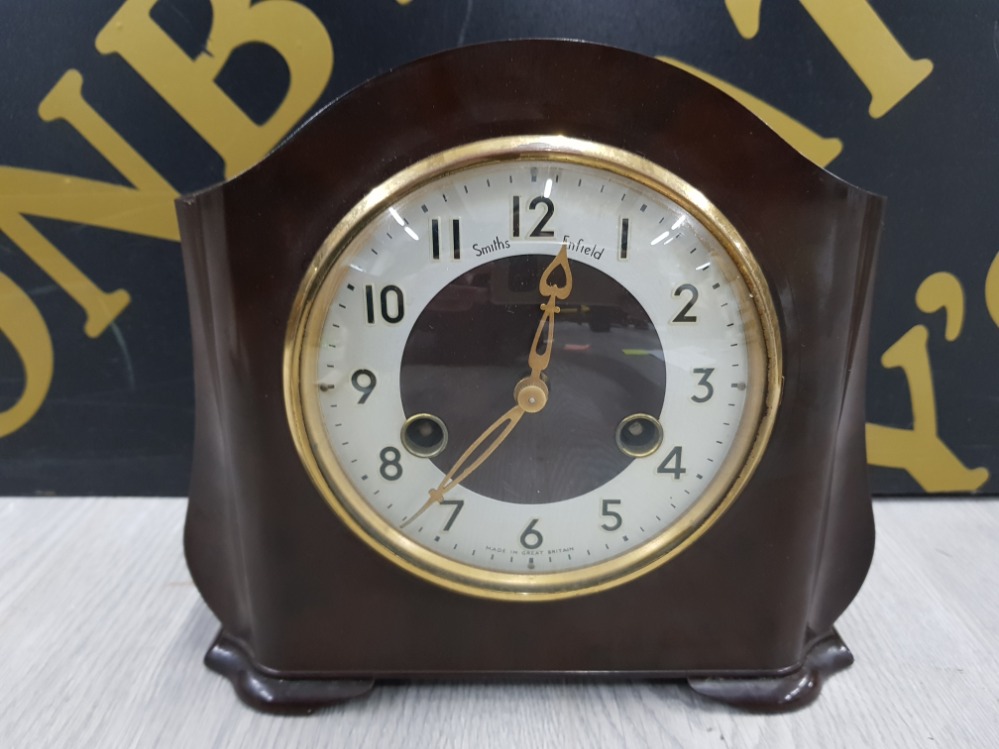 1955 BAKELITE SMITHS 8 DAY MANTLE CLOCK WITH PENDULUM, KEY, ORIGINAL PURCHASE RECEIPT AND