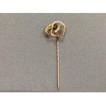 9CT YELLOW GOLD HORSE SHOE AND STIRRUP PIN