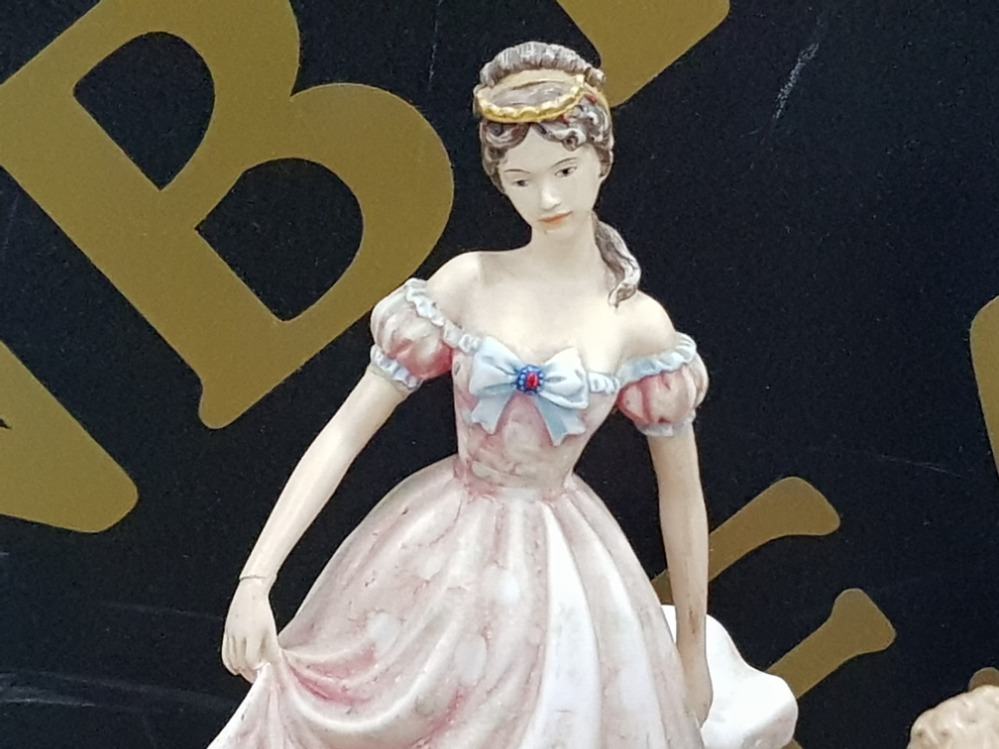 4 COLLECTABLE LADY FIGURES INCLUDES COAL PORT MY WONDERFUL MUM, ROYAL WORCESTER ELIZABETH LIMITED - Image 5 of 10