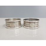 A GOOD PAIR OF MATCHED SILVER NAPKIN RINGS ROLASON BROS BIRMINGHAM 1923 CIRCULAR BANDED DECORATION