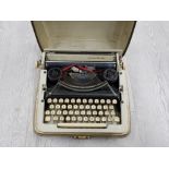 VINTAGE ROYALITE 120 TYPEWRITER WITH ORIGINAL CARRY CASE