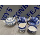 21 PIECES OF BLUE AND WHITE WILLOW PATTERN INCLUDES TEA POT, MILK JUG, CUPS, SUGAR BOWL AND PLATES