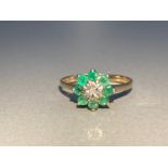 9CT YELLOW GOLD GREEN EMERALD AND DIAMOND RING COMPRISING OF 8 GREEN EMERALDS AND 1 DIAMOND SIZE N