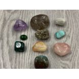 SMALL BOX CONTAINING A MIXTURE OF SEMI PRECIOUS STONES INCLUDING 13.6CT TAMALINE STONE