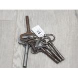 6 VINTAGE CLOCK KEYS