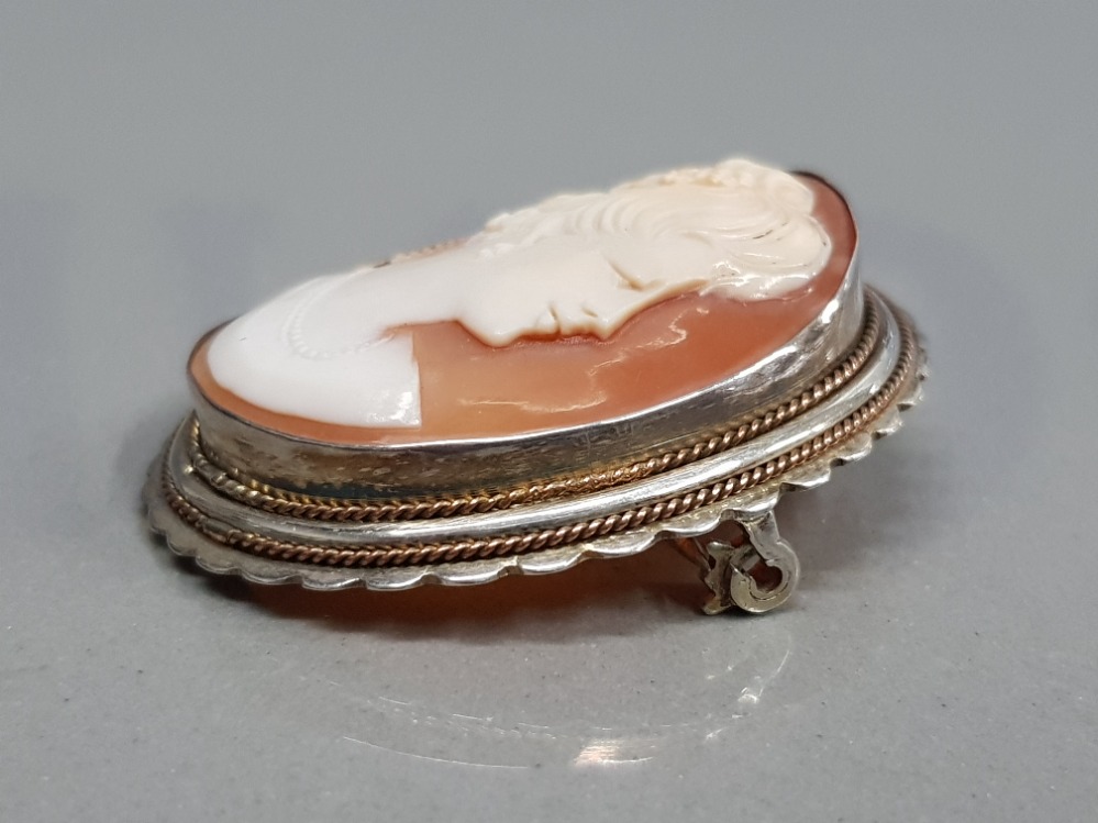 SILVER SHELL CAMEO BROOCH - Image 2 of 3