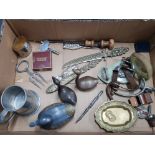 INTERESTING LOT OF METAL ITEMS INCLUDING ALADDIN PEWTER TANKARD, SILVER PLATED DIPPING PEN 1910, AND