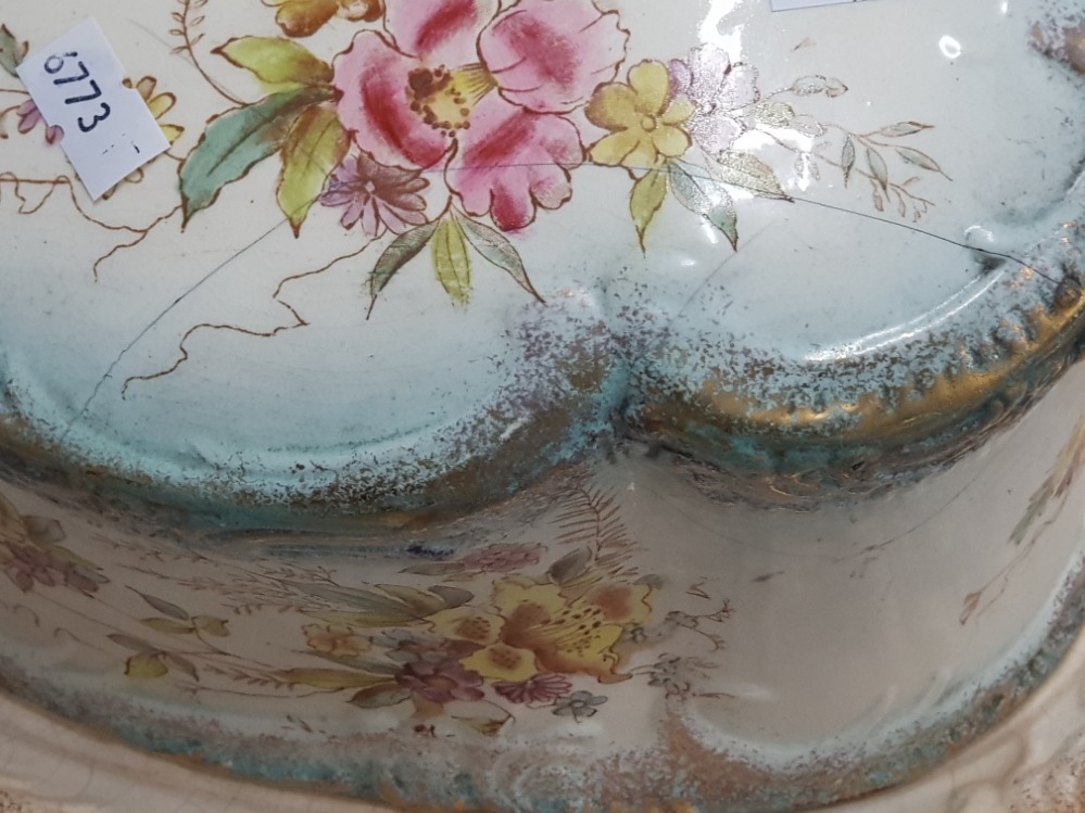 LARGE CHEESE DISH WITH DECORATIVE FLORAL PATTERN - Image 5 of 5