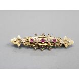 15CT YELLOW GOLD FANCY ORNATE BROOCH WITH 3 ROUND CUT RUBY'S AND PEARLS 3.6G GROSS