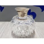 SILVER HALLMARKED LIDDED PERFUME BOTTLE WITH GLASS STOPPER, SILVER LID WEIGHT 21.3 GRAMS