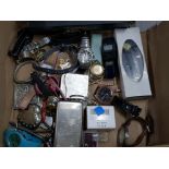 LARGE COLLECTION OF VINTAGE WRIST WATCHES AND OTHER ITEMS INCLUDING A RETRO CASIO WRIST WATCH, TIMEX