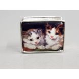 SILVER PILL BOX WITH ENAMEL LID DEPICTING KITTENS 19.7G GROSS