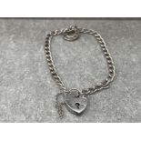 SILVER CURB BRACELET WITH HORSE SHOE CHARM 7.5G