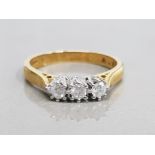 18CT YELLOW GOLD 3 STONE DIAMOND RING COMPRISING OF 3 BRILLIANT ROUND CUT DIAMONDS SET IN A WHITE