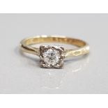 18CT YELLOW GOLD DIAMOND RING COMPRISING OF A BRILLIANT ROUND CUT DIAMOND SET IN A SQUARE WHITE GOLD