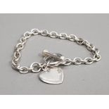 SILVER BELCHER BRACELET WITH HEART CHARM AND T BAR CATCH 19.3G