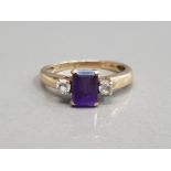 9CT YELLOW GOLD AMETHYST AND CUBIC ZIRCONIA RING SET WITH AMETHYST STONE IN THE CENTRE WITH A