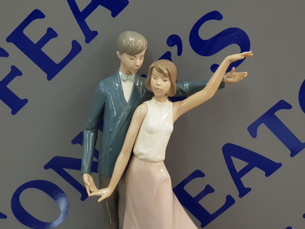 NAO BY LLADRO FIGURE OF A DANCING COUPLE - Image 2 of 3