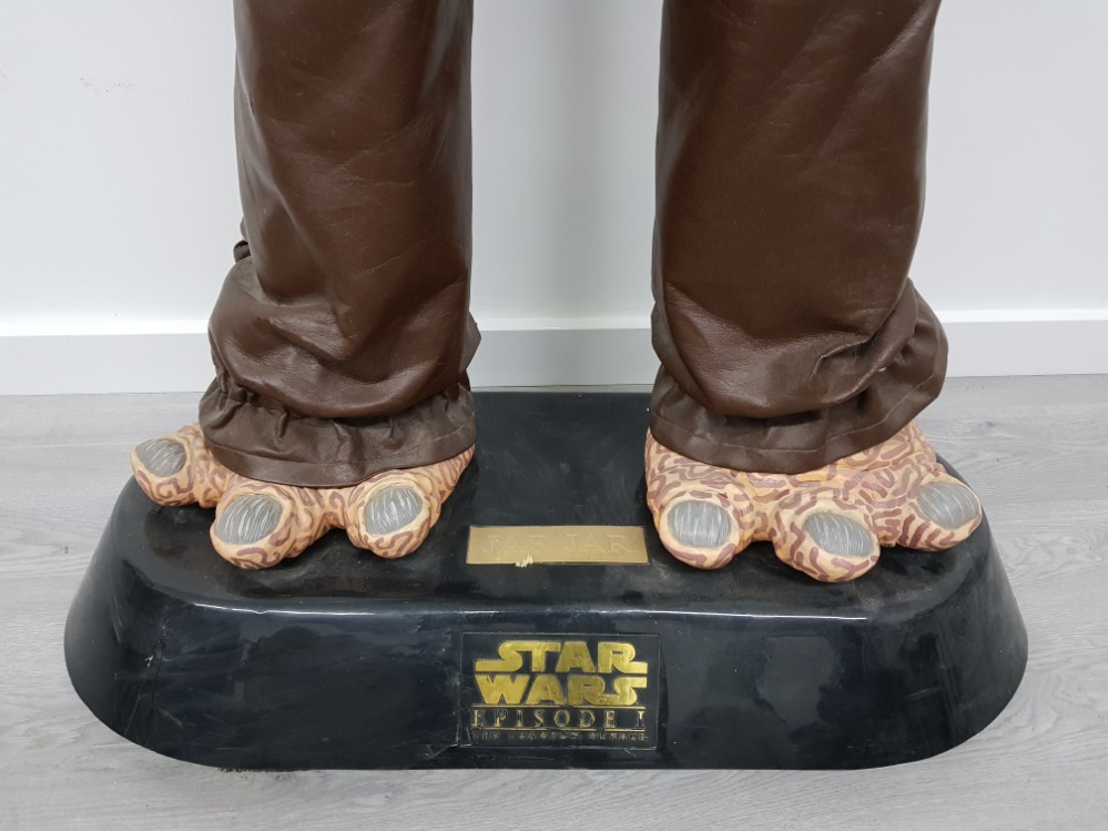 STAR WARS EPISODE 1 THE PHANTOM MENACE JAR JAR BINKS 7 FOOT PROP STATUE - Image 3 of 5