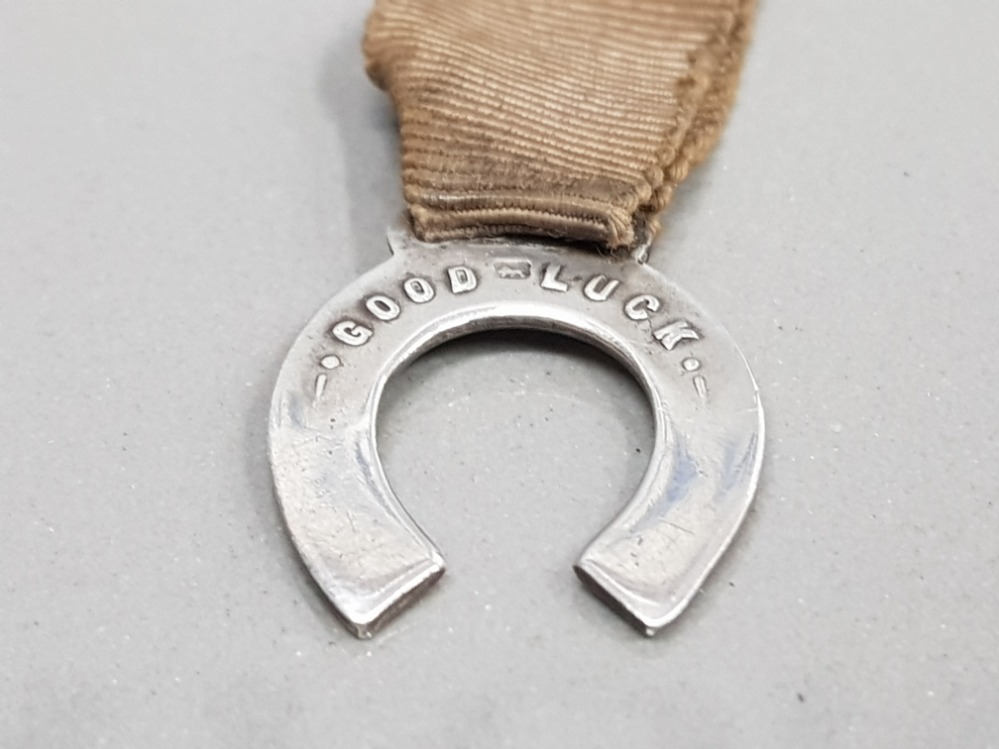HALLMARKED SILVER BOOKMARK WITH GOOD LUCK STAMPED SILVER HORSE SHOE ATTACHED CHESTER 1910 S - Image 4 of 5