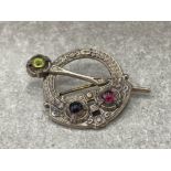 HALLMARKED SILVER BROOCH WITH PERIDOT AND RED STONES