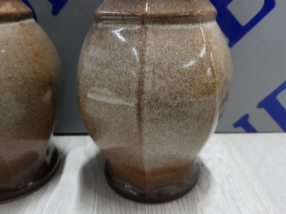 A PAIR OF WEST GERMAN BROWN AND WHITE FAT LARVA STUDIO POTTERY VASES 69020 - Image 4 of 5