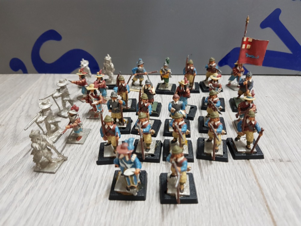 COLLECTION OF 30 MUSKET MINIATURE METAL FIGURES