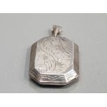 SILVER LOCKET WITH ENGRAVED PATTERN TO FRONT AND BACK 8.4G