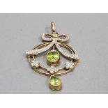 9CT YELLOW GOLD ORNATE PERIDOT AND DIAMOND PENDANT WITH A BOW STYLE CLUSTER OF DIAMONDS WITH TWO