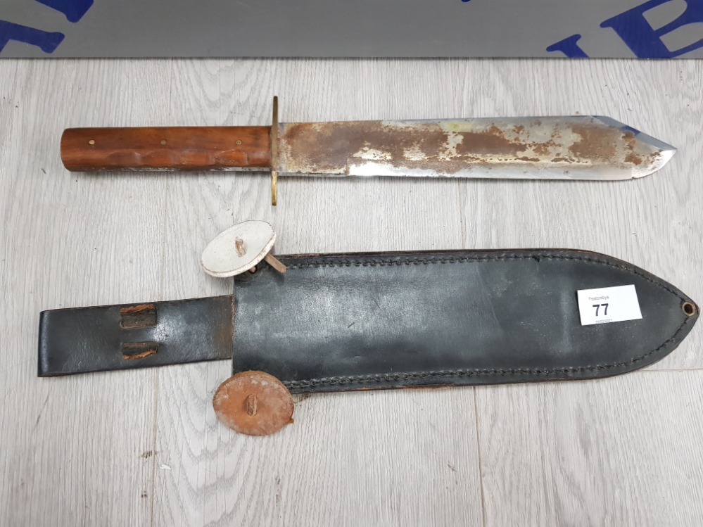 VINTAGE BOWIE KNIFE IN LEATHER CASE