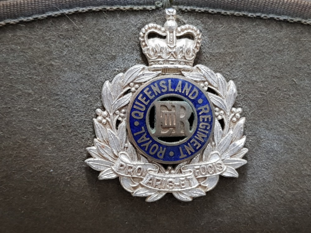 COLLECTION OF MILITARY MEMORABILIA INCLUDING AUSTRALIAN OFFICERS HATS ROYAL QUEENSLAND REGIMENT, - Image 9 of 10