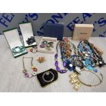 LARGE COLLECTION OF COSTUME JEWELLERY INCLUDING NECKLACES BRACELETS, RINGS AND BROOCHES ETC