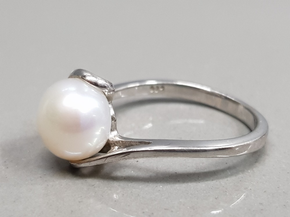 SILVER AND PEARL RING SIZE O1/2 2.9G GROSS - Image 2 of 3