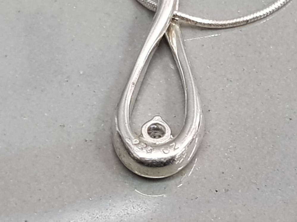 SILVER TEAR DROP STYLE PENDANT SET WITH A SINGLE CUBIC ZIRCONIA COMPLETE WITH A SNAKE CHAIN 4.7G - Image 3 of 4