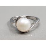 SILVER AND PEARL RING SIZE O1/2 2.9G GROSS