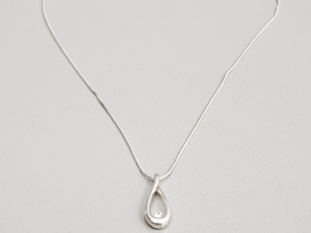 SILVER TEAR DROP STYLE PENDANT SET WITH A SINGLE CUBIC ZIRCONIA COMPLETE WITH A SNAKE CHAIN 4.7G