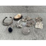 MIXED SILVER ITEMS INCLUDING RINGS PENDANTS 60G