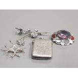 3 BROOCHES PLUS 1 SILVER PENDANT 32.9G GROSS