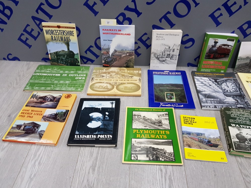 COLLECTION OF VINTAGE RAILWAY BOOKS AND MAGAZINES INCLUDES LOCOMOTIVES IN OUTLINE GWR, INDUSTRIAL - Bild 2 aus 3