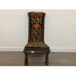 ANTIQUE PRAYER CHAIR OR PRIE-DIEU IN OAK WITH DART CARVED COLUMNS AND LEGS WITH SPECTACULAR TAPESTRY