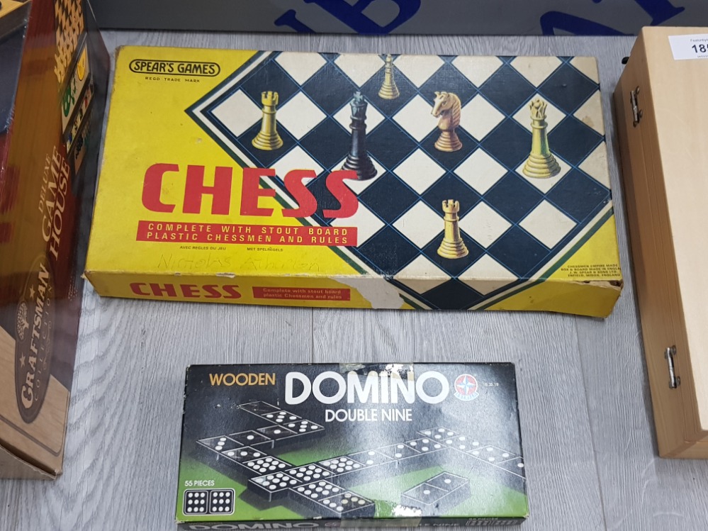 COLLECTION OF BOARD GAMES INCLUDING CRAFTSMAN COLLECTION, CHESS, DOMINO AND CARPENTER CALLUM ETC - Bild 3 aus 4