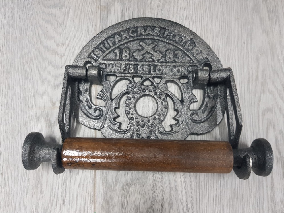 CAST METAL ST PANCRAS FIXTURE TOILET ROLL HOLDER - Image 2 of 3