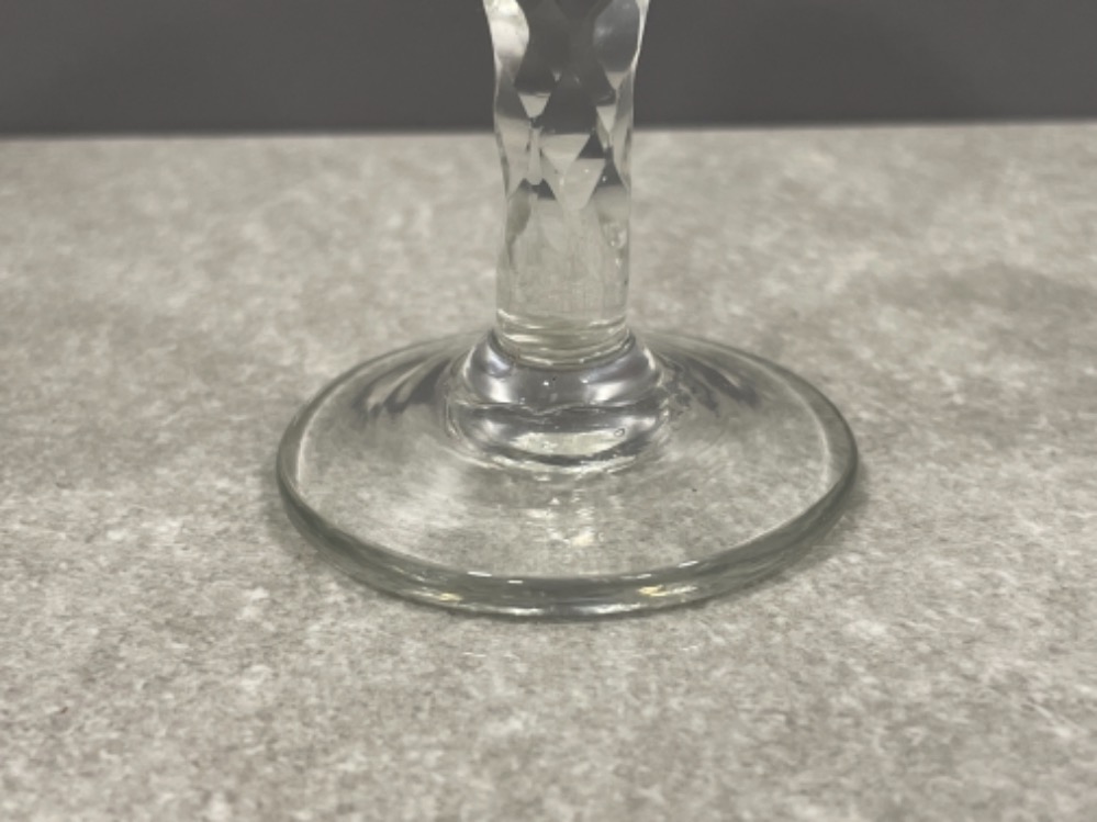 GEORGIAN C1800 DRINKING GLASS FACET CUT STEM AND BOWL APPLIED GILT EDGE FLEUR DE LIS TO BOWL CONICAL - Image 3 of 3