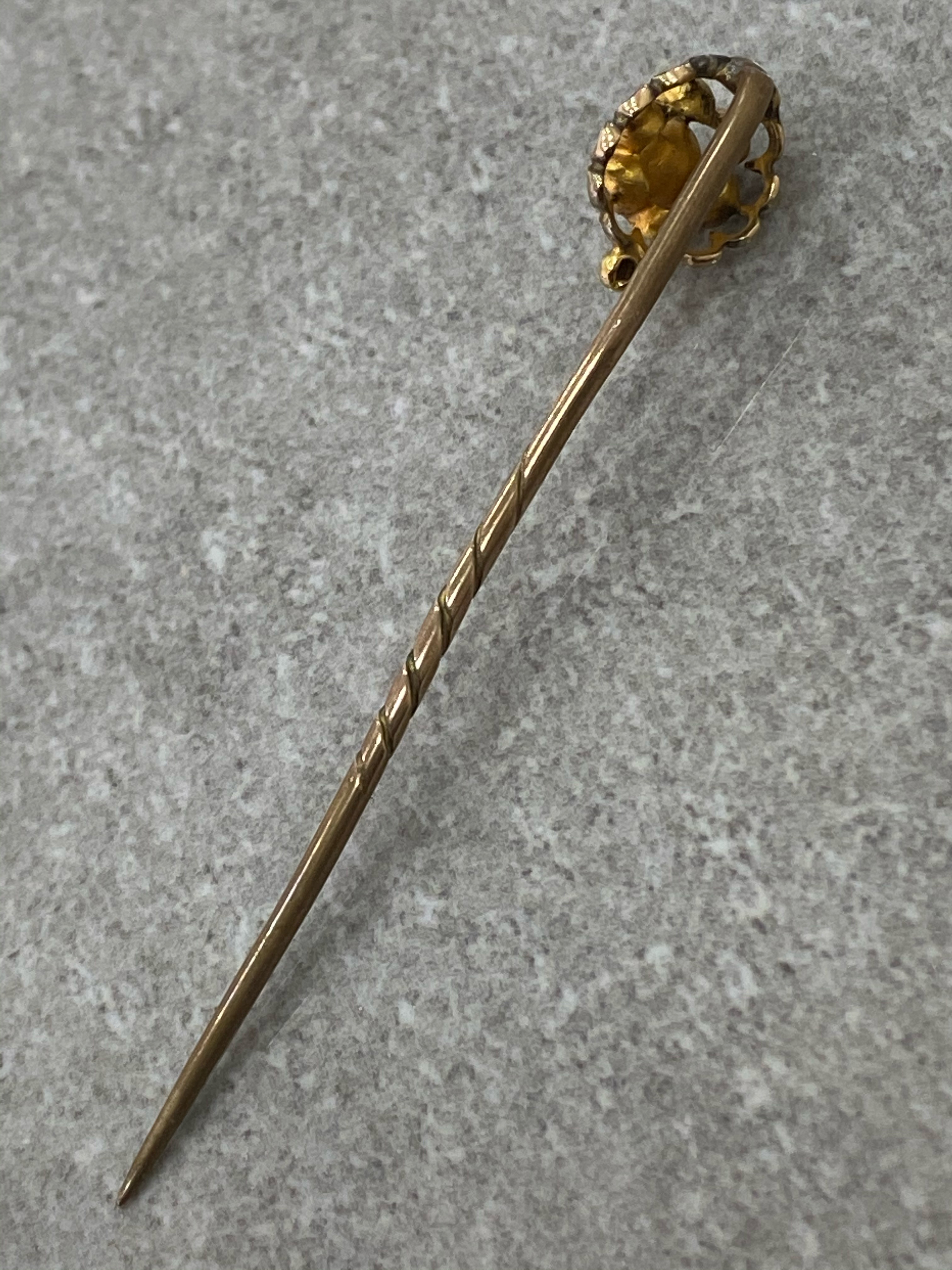 ANTIQUE GOLD DIAMOND TIE PIN COMPRISING OF A ROSE CUT DIAMOND SET IN ORNATE SETTING APX .25CT 1.8G - Bild 2 aus 4