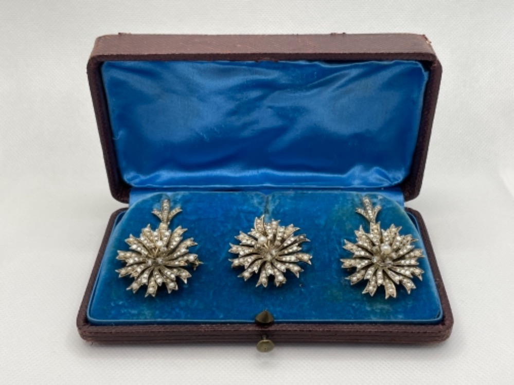 ANTIQUE SILVER GILT STONE SET CLUSTER PENDANT AND BROOCH SET IN ORIGINAL BOX