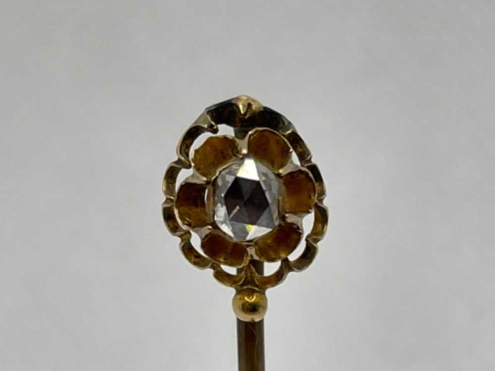 ANTIQUE GOLD DIAMOND TIE PIN COMPRISING OF A ROSE CUT DIAMOND SET IN ORNATE SETTING APX .25CT 1.8G - Bild 3 aus 4