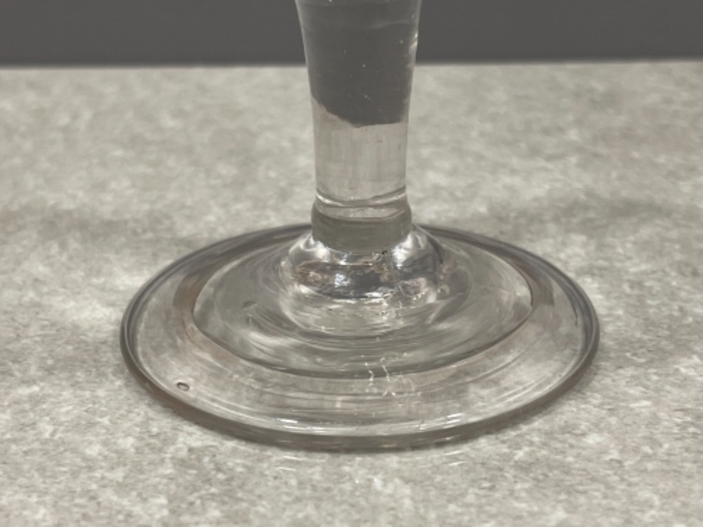 18TH CENTURY DRINKING GLASS PLAIN DOUBLE OGEE BOWL ON PLAIN STEM AND SEMI CONICAL FOLDED FOOT BASE - Image 3 of 3