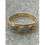 15CT GOLD TURQUOISE RING COMPRISING OF 3 STONES SET IN A RUBOVER SETTING 2.4G SIZE N1/2